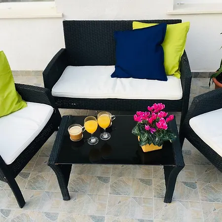 Summer Shadow Apartment *